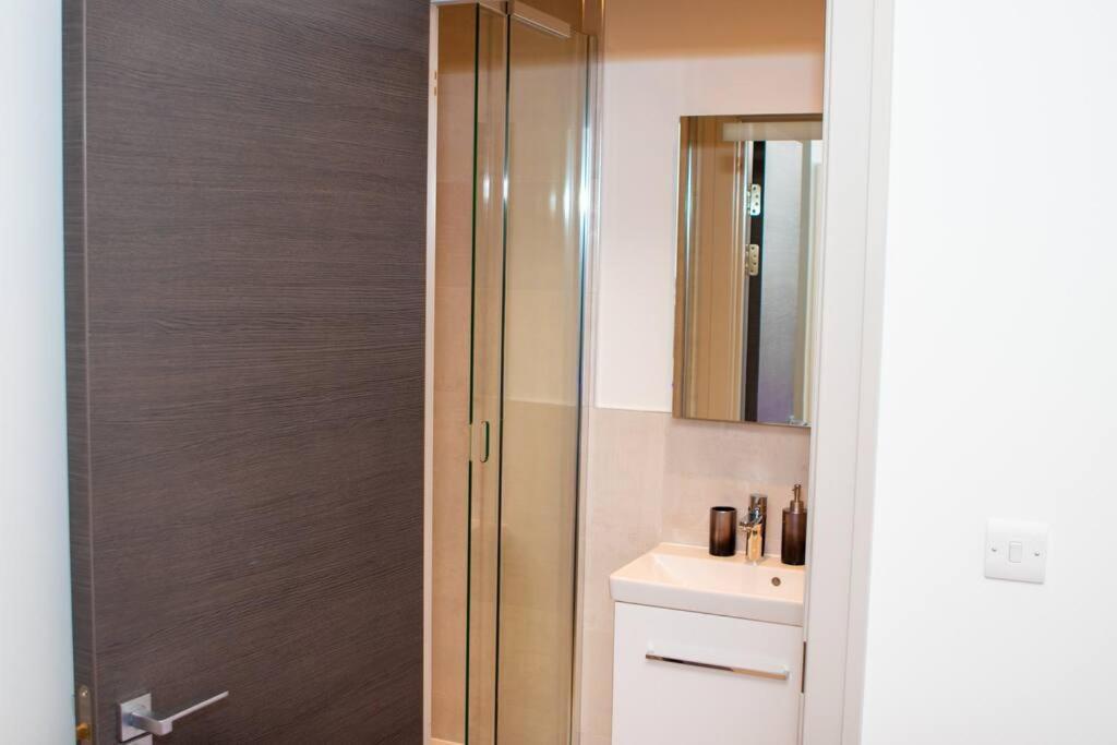 Stunning 1-Bedroom Flat In London! Екстериор снимка